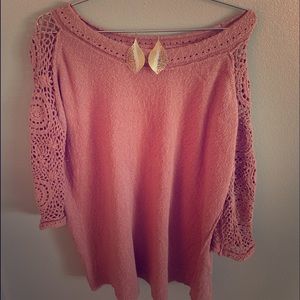 Sweater with crocheted 3/4 sleeve arms